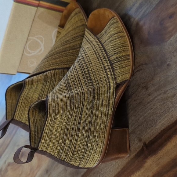 Woman's heals, size 9 - Picture 3 of 6